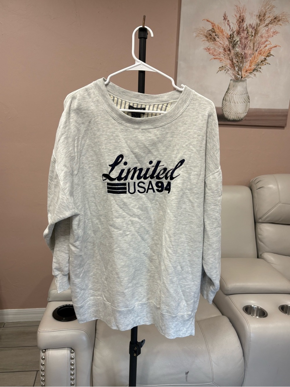 Limited USA94 Men's Light Gray Crewneck Sweatshirt